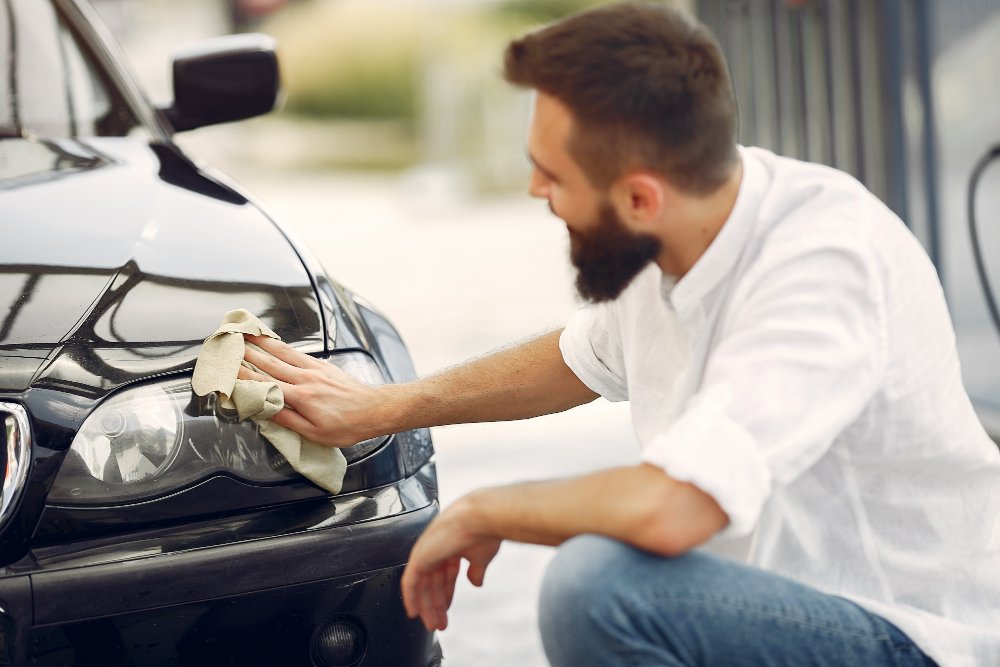 5 Easy Tips to Maintain Your Car’s Gloss Between Detailings